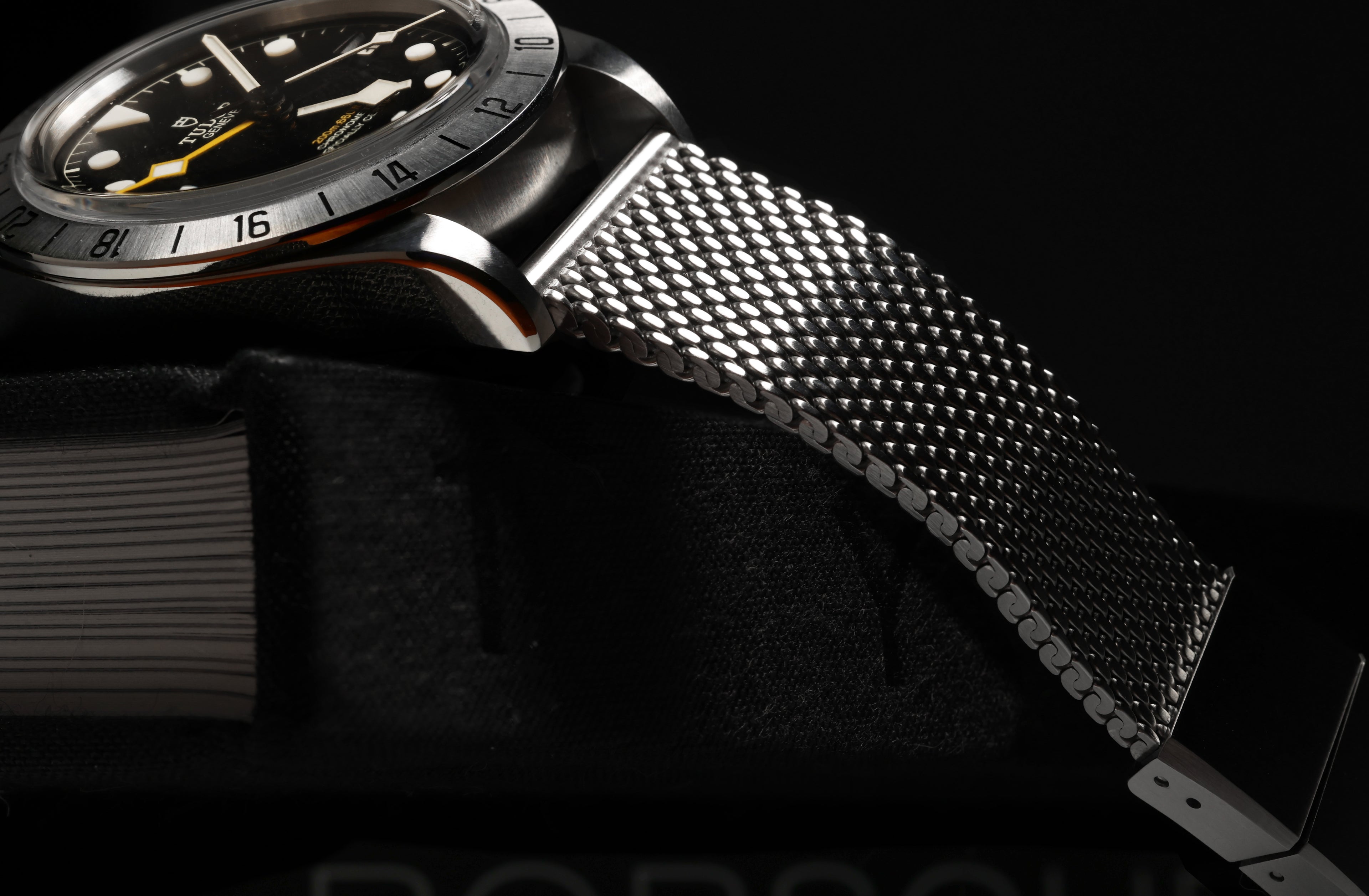 AMB-001 Milanese Mesh Bracelet - 20 x 16 mm